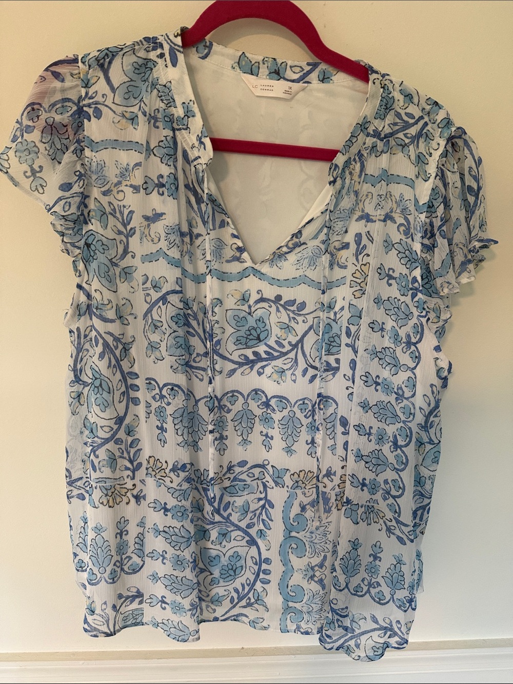 LC Lauren Conrad Blue and White Floral V-Neck Blouse